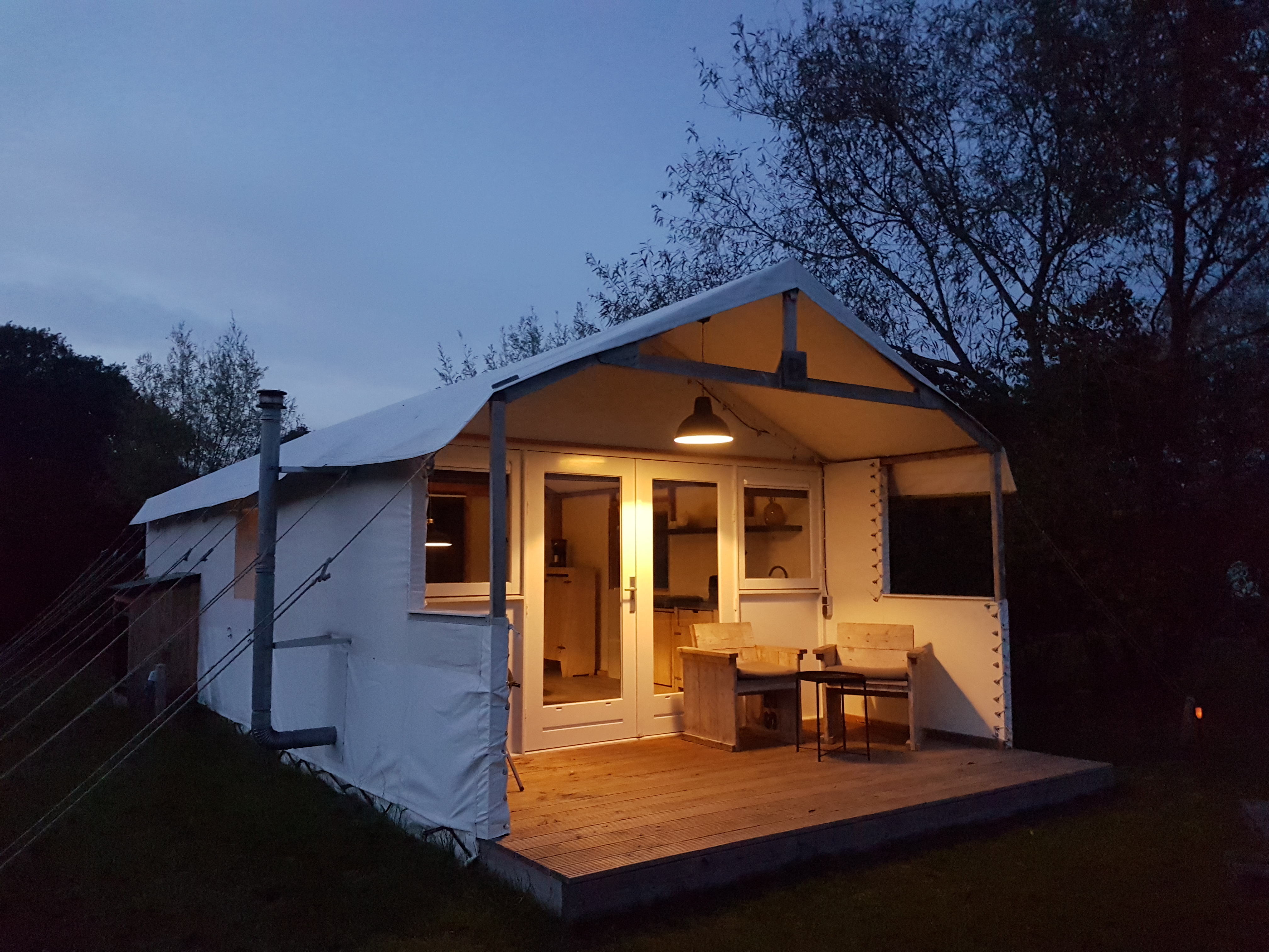 4-persoons Glamping tent op bosrijke camping in Ruurlo