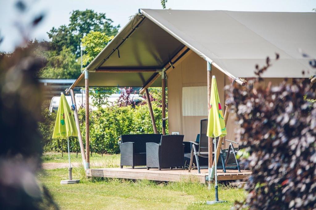 Geweldige 6-persoons Safaritent op park in Voorthuizen