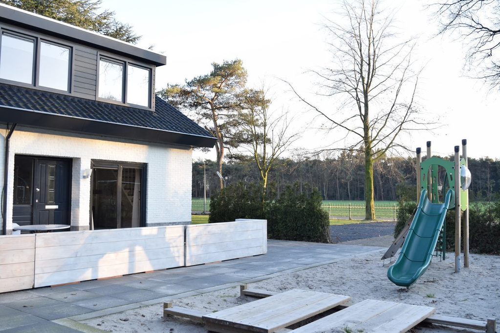 Schitterende 24-persoons Villa op de Veluwe in Voorthuizen in Voorthuizen - Gelderland, Nederland foto 8859554