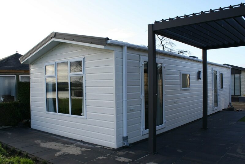 Chalet voor 4 personen aan het water op park aan de Ijssel