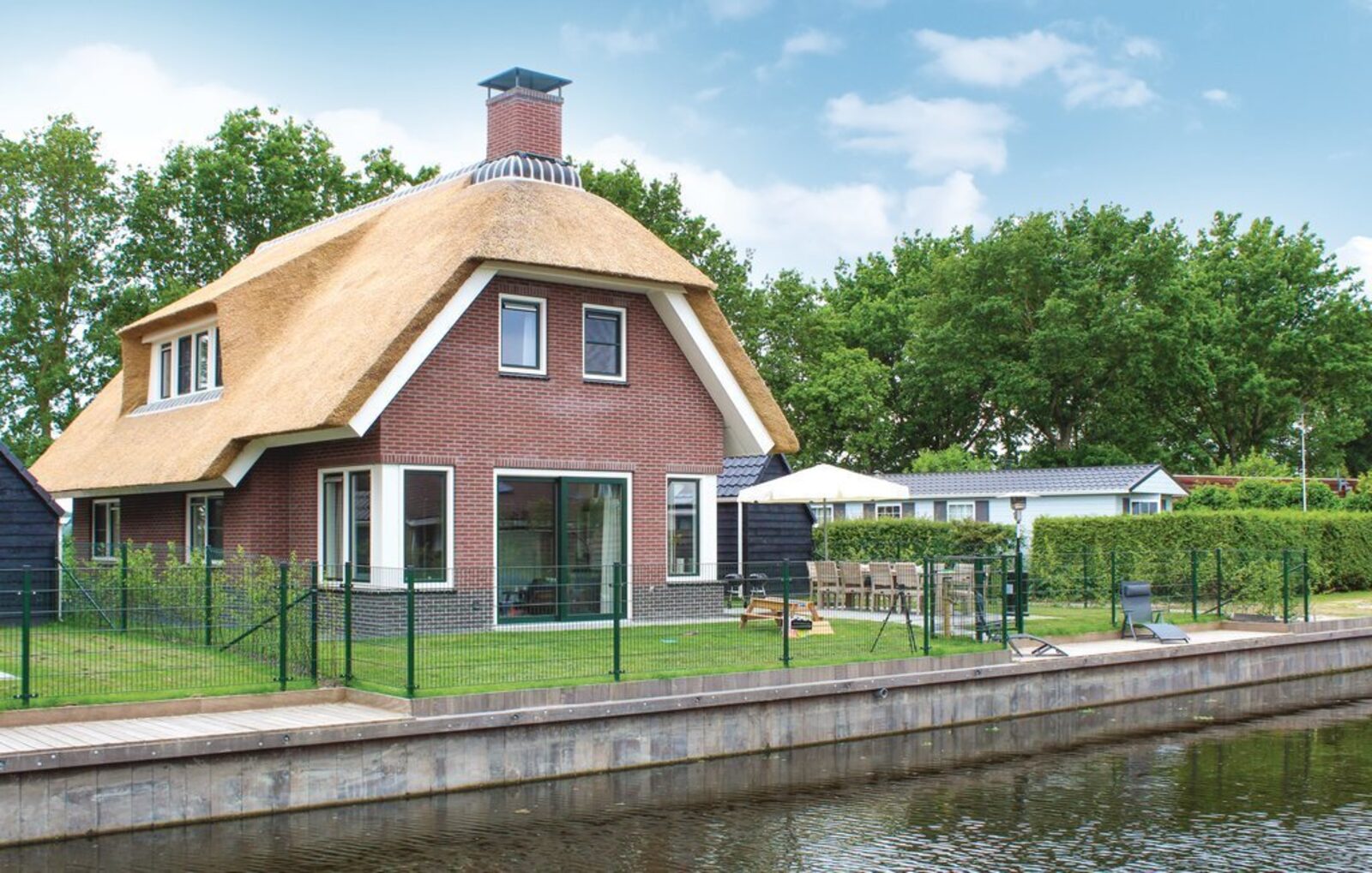 Vakantiehuis voor maximaal 10 personen op vakantiepark in Idskenhuizen Vakantiehuis voor maximaal 10 personen op vakantiepark in Idskenhuizen