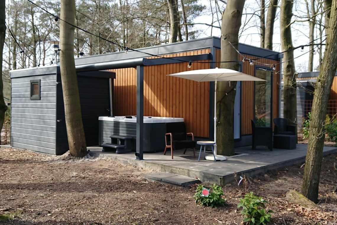 Tiny house met spa voor 2 personen op recreatiepark in Uddel Tiny house met spa voor 2 personen op recreatiepark in Uddel