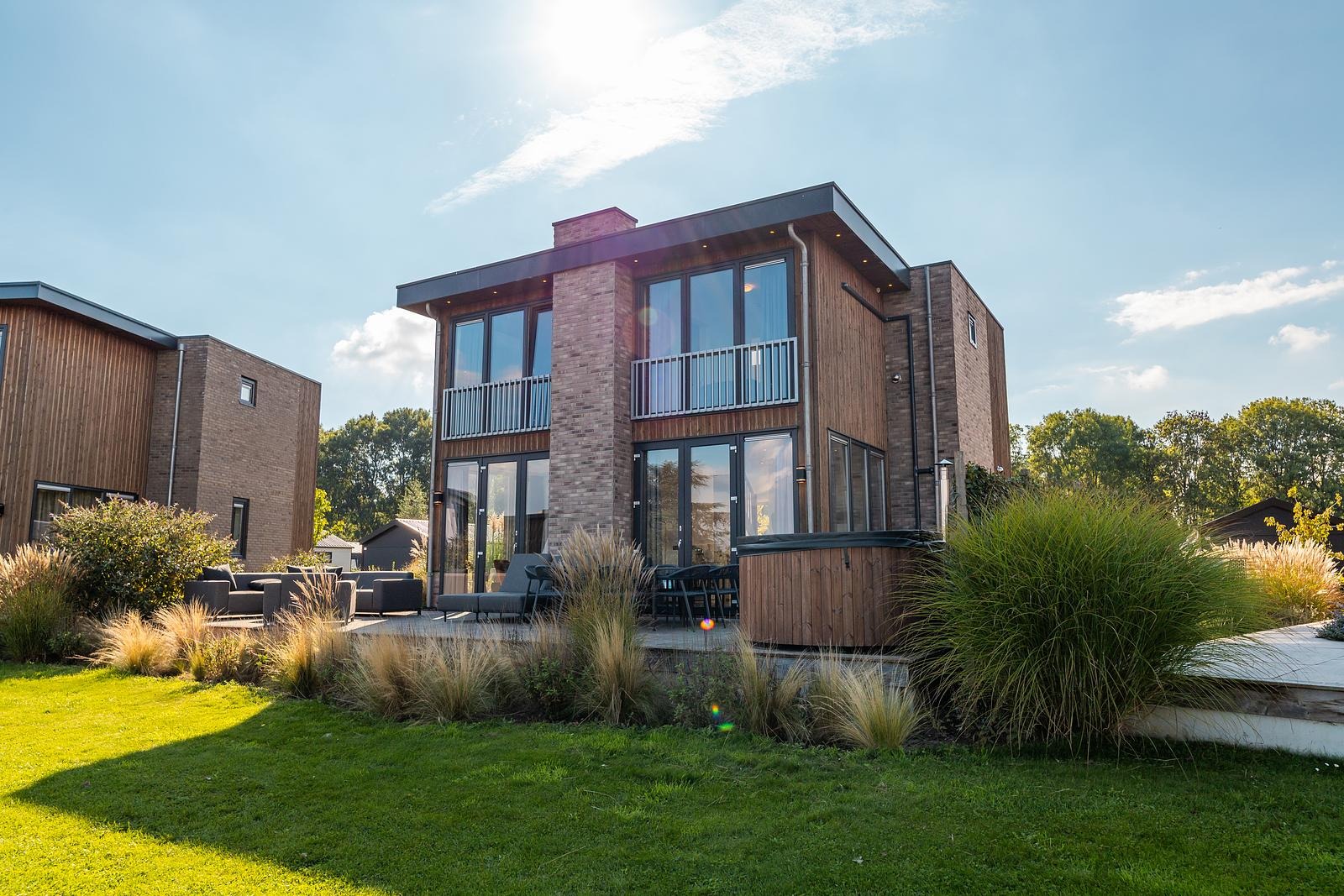 Vakantievilla aan het water met sauna & hottub 10 - personen in Nederland