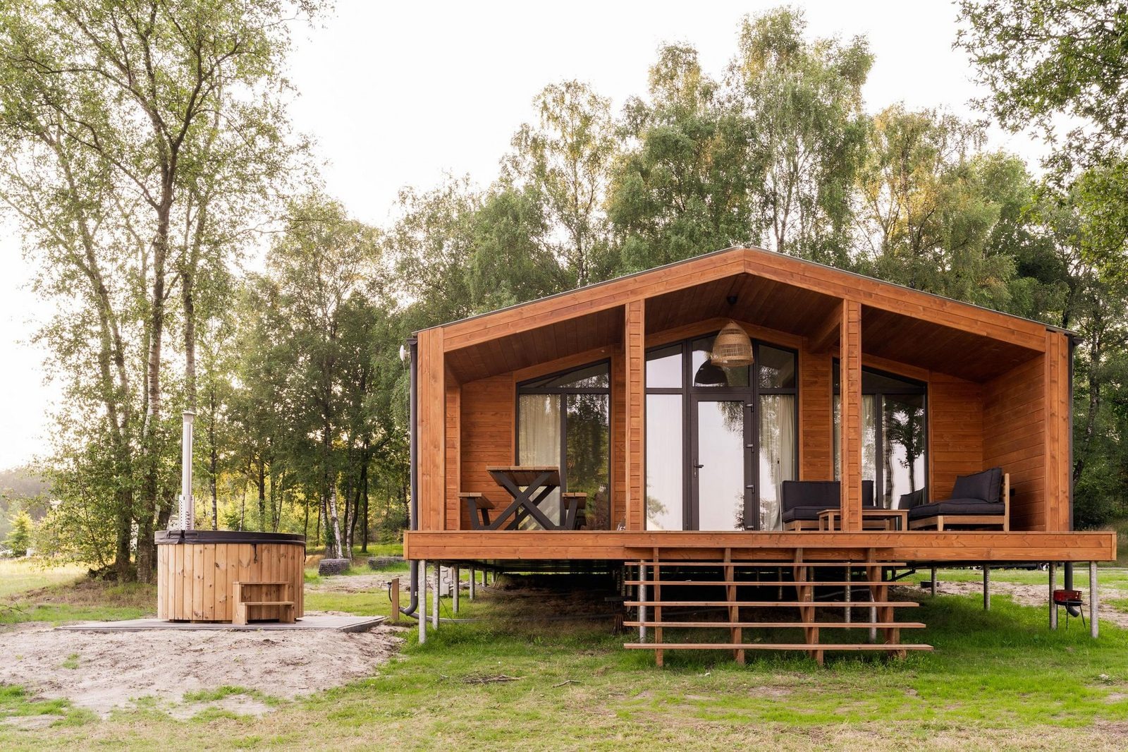 Chalet aan water met privé hottub - 5 personen (DE) afbeelding